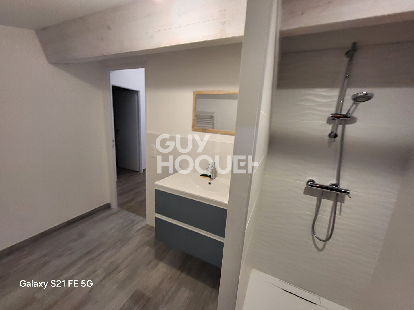 Maison neuve 5 pièces avec piscine à vendre pas loin de centre-ville