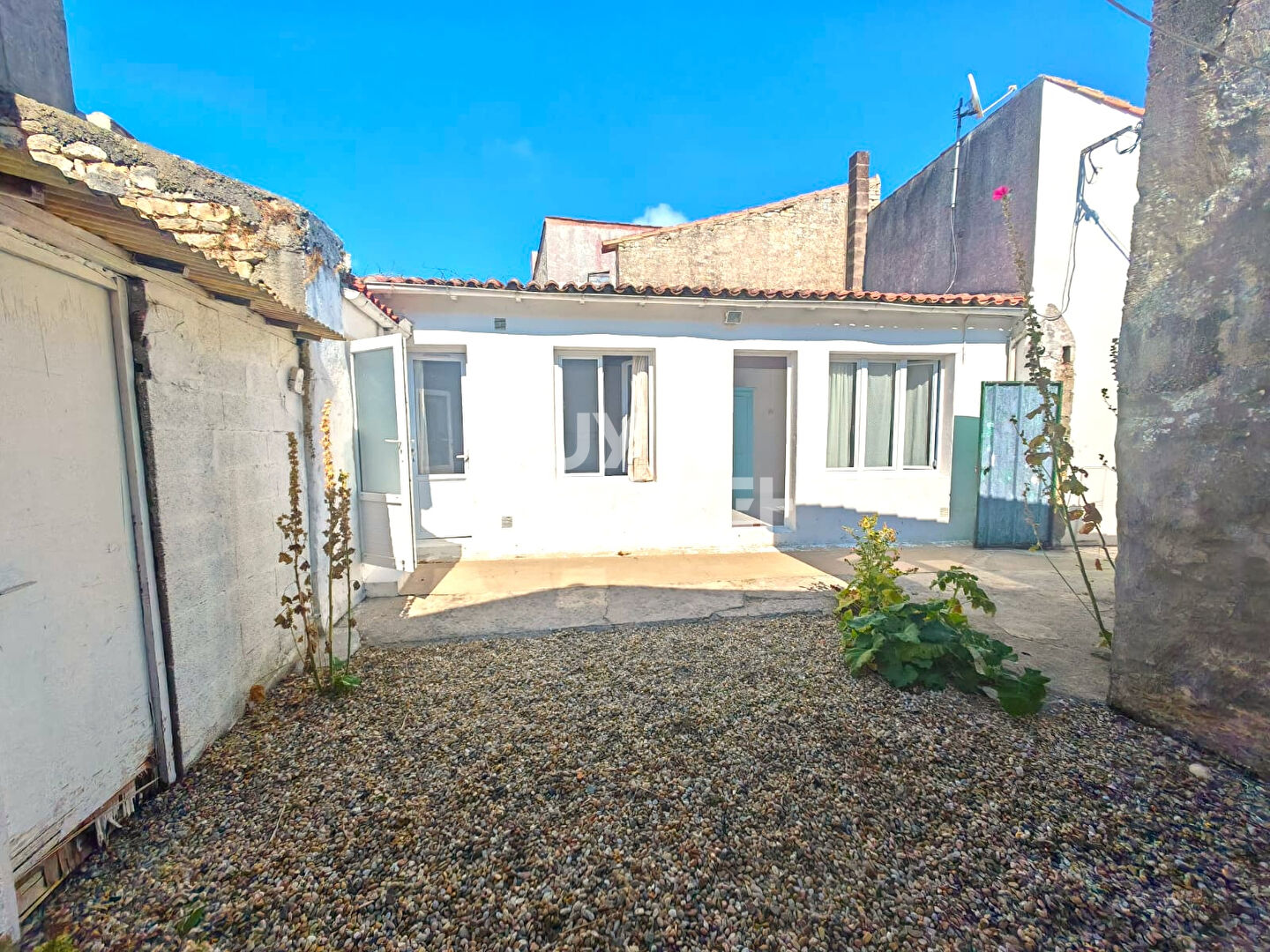 Charmante Maison à Vendre à Ars-en-Ré - Exclusivité Guy Hoquet !