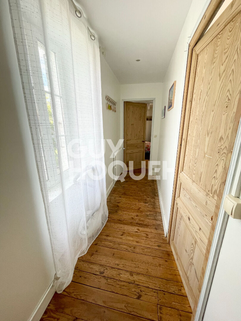 Maison 7 pièces 202 m2 jardin et garage au calme