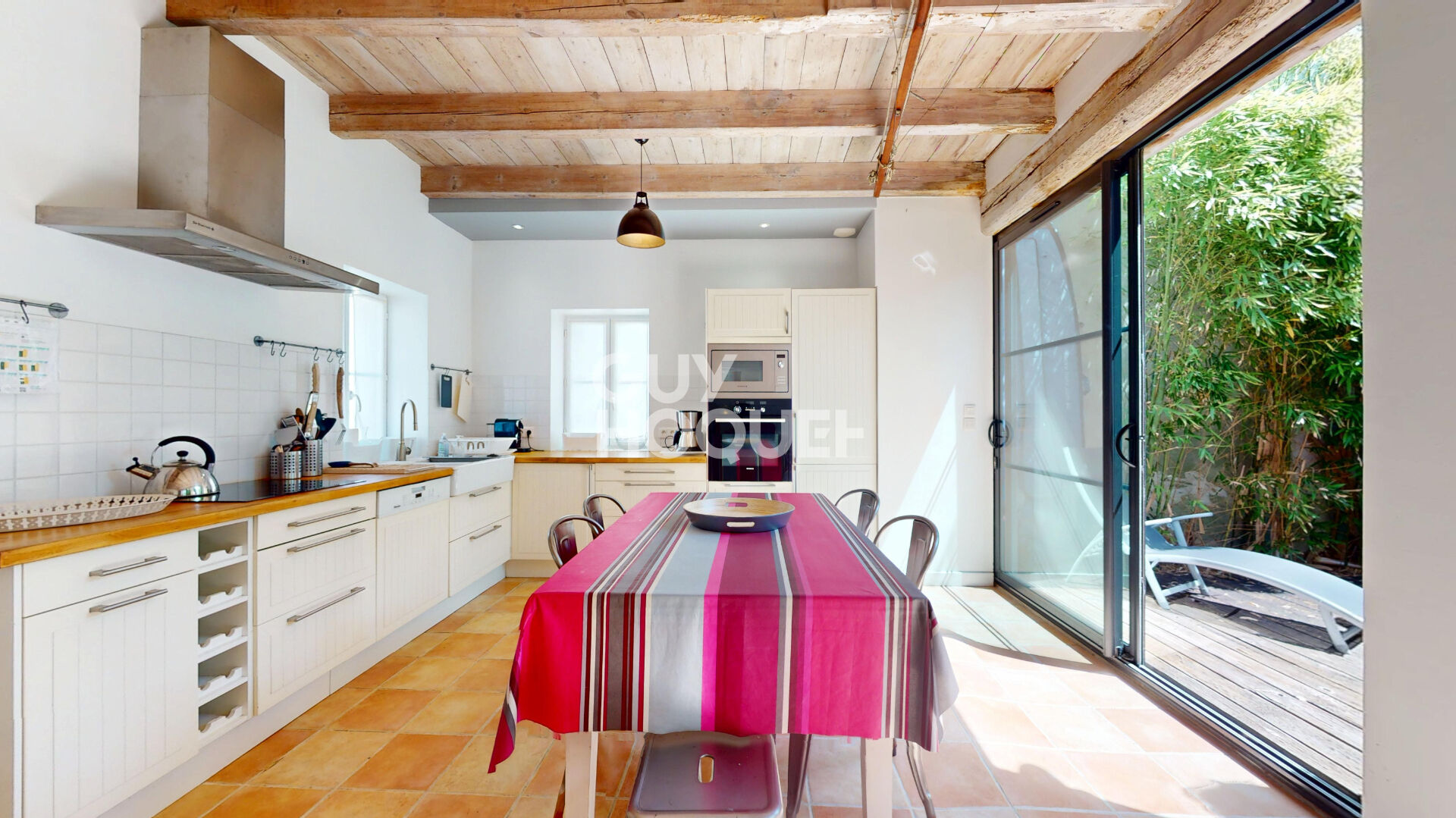 A vendre - Sainte-Marie-de-Ré - Maison de charme avec cour paysagée