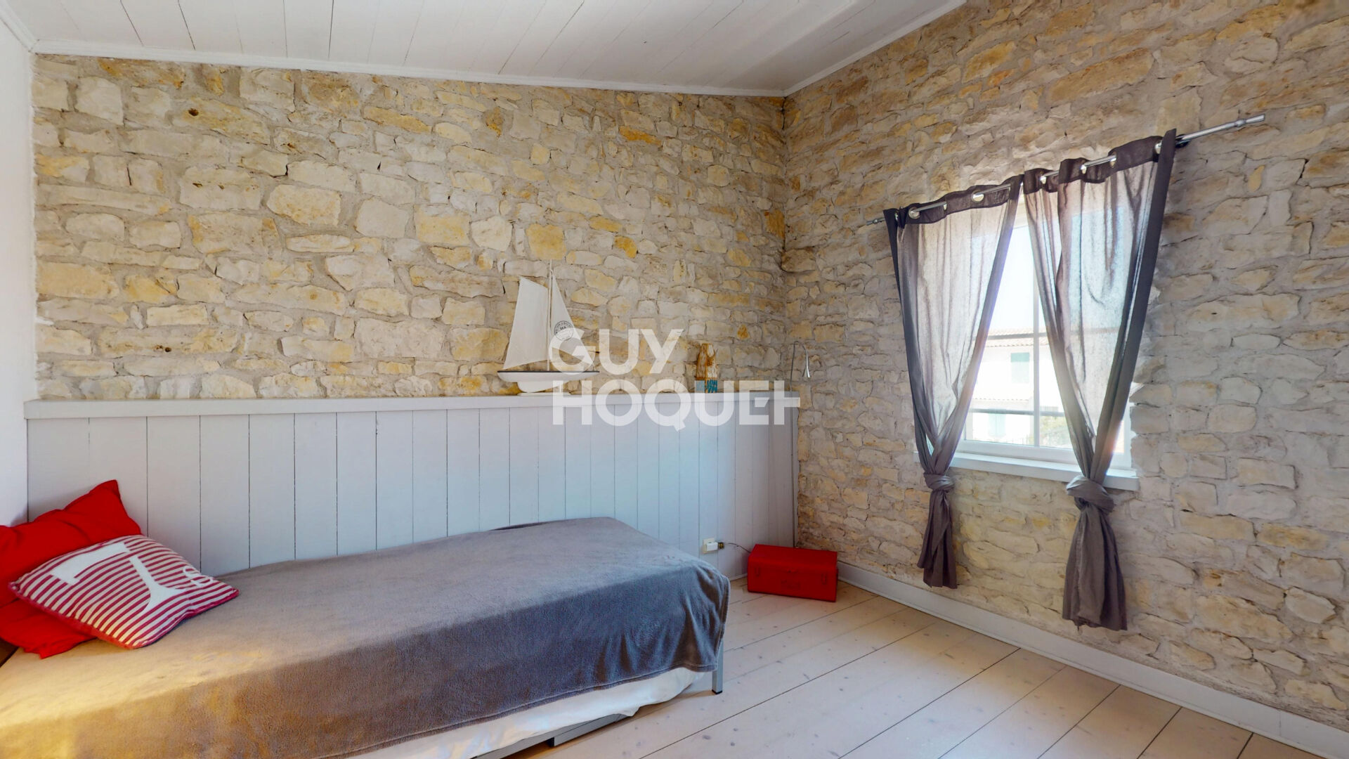 A vendre - Sainte-Marie-de-Ré - Maison de charme avec cour paysagée