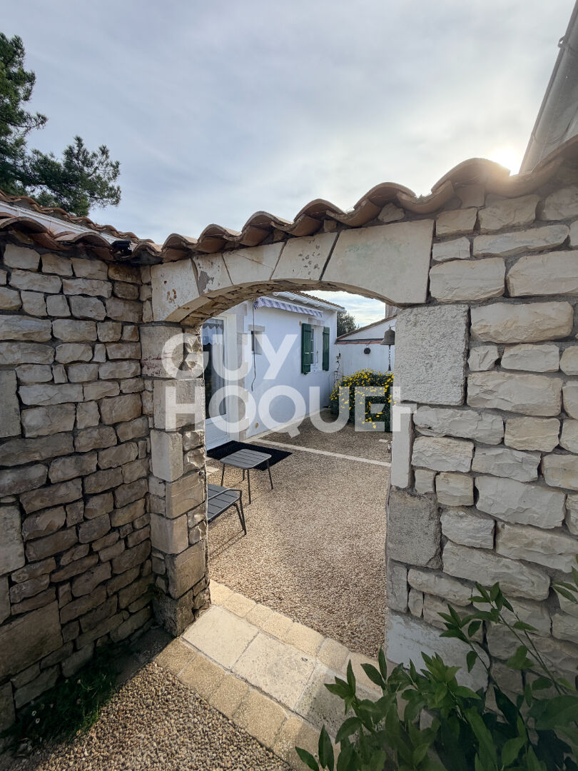 Maison spacieuse à vendre à La Flotte - 5 chambres et jardin!