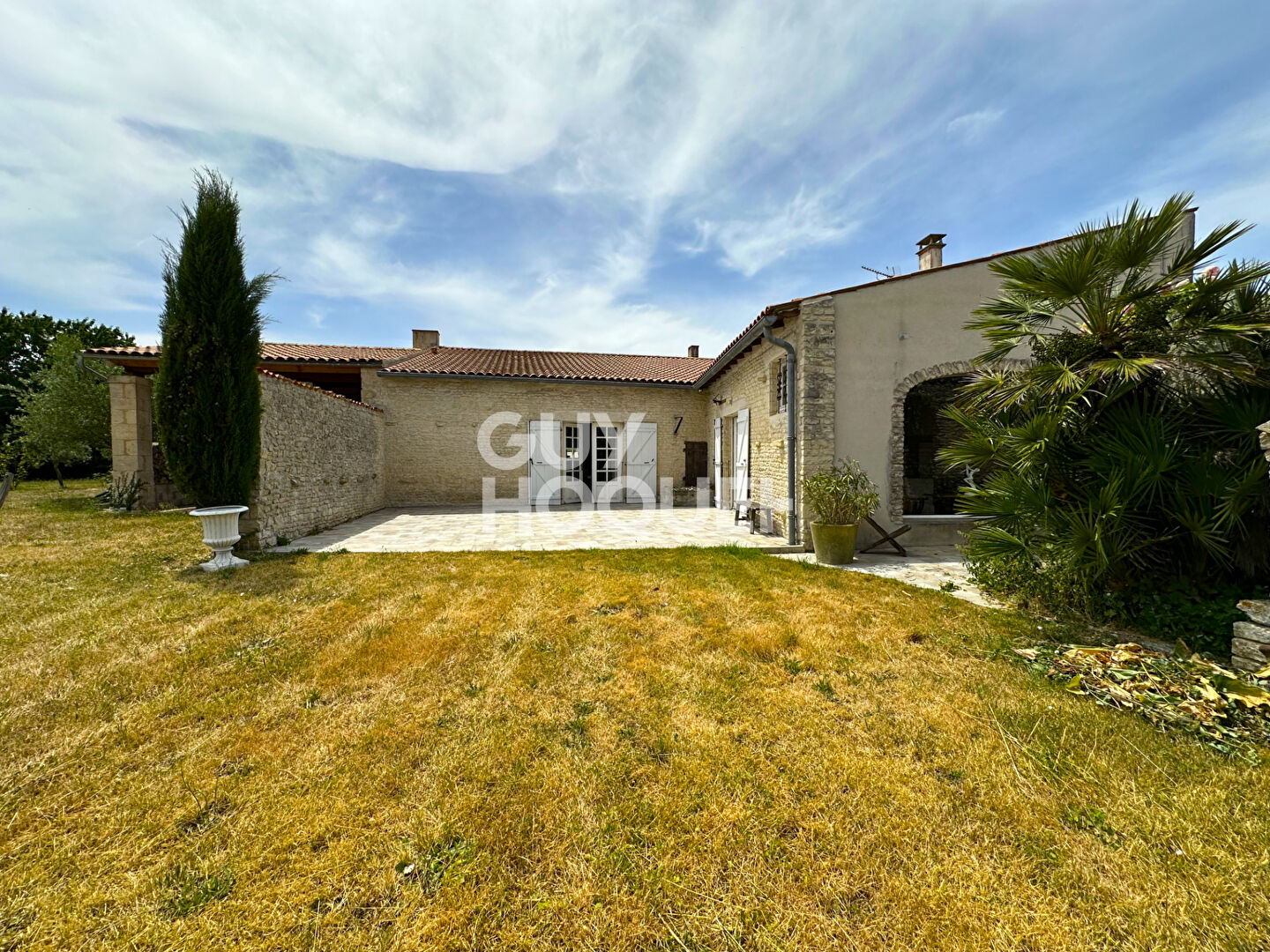 Maison spacieuse à vendre à Saint Jean de Liversay - Une opportunité à ne pas manquer !