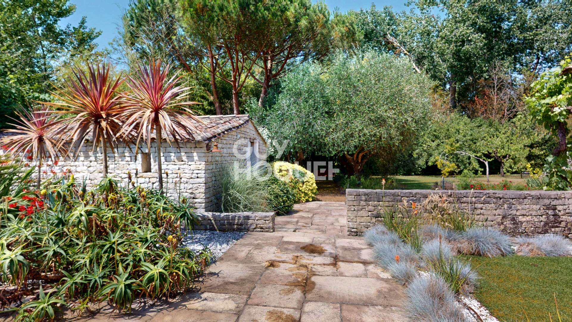 "Rivedoux-Plage : L'élégance en bord de mer, une demeure d'exception sur l'île de Ré"