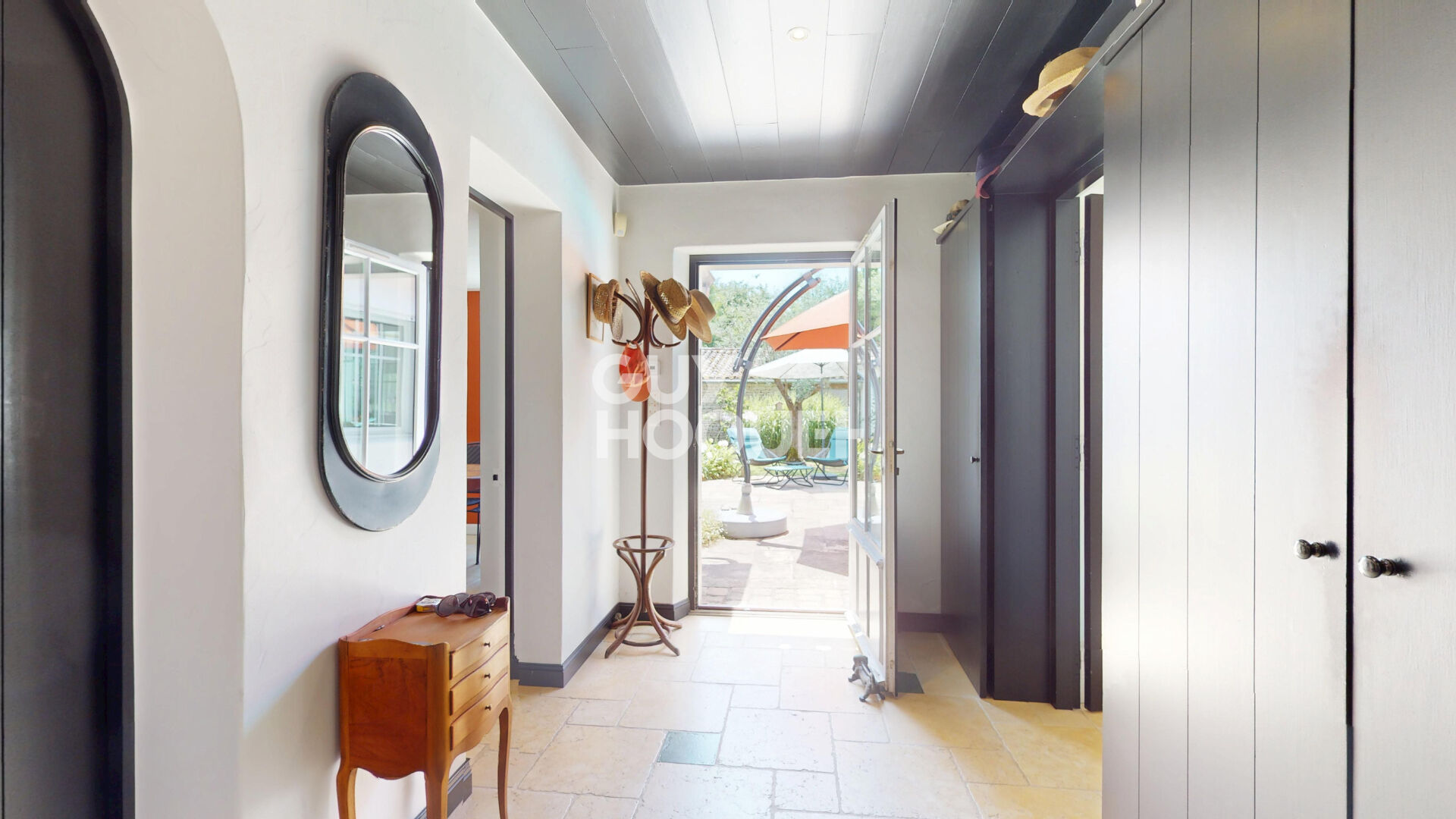 "Rivedoux-Plage : L'élégance en bord de mer, une demeure d'exception sur l'île de Ré"