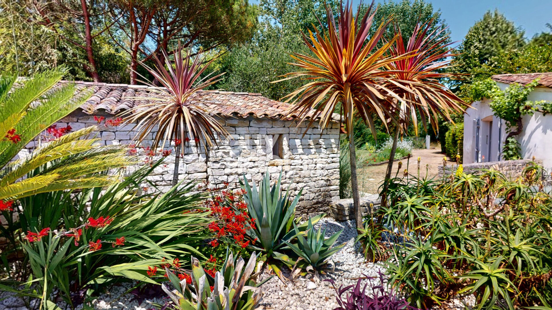 "Rivedoux-Plage : L'élégance en bord de mer, une demeure d'exception sur l'île de Ré"