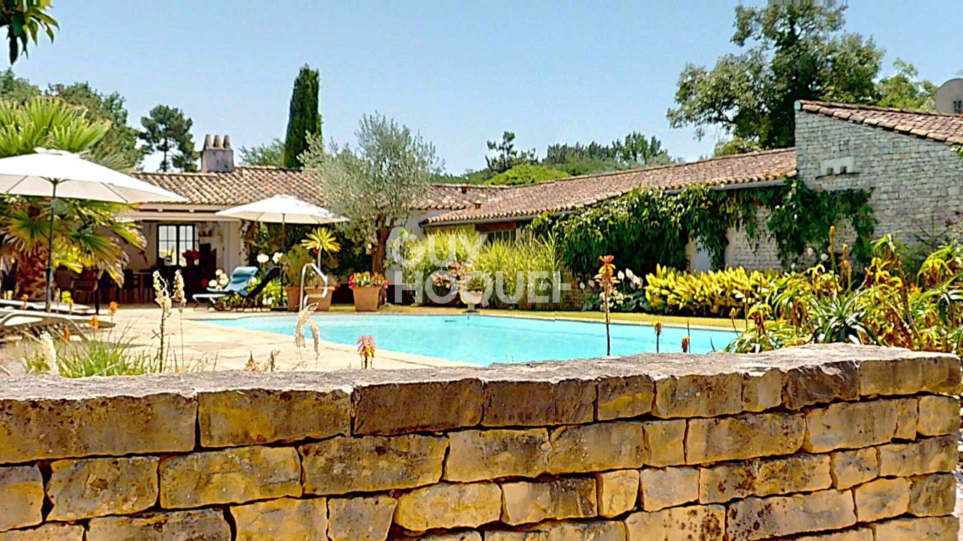 "Rivedoux-Plage : L'élégance en bord de mer, une demeure d'exception sur l'île de Ré"