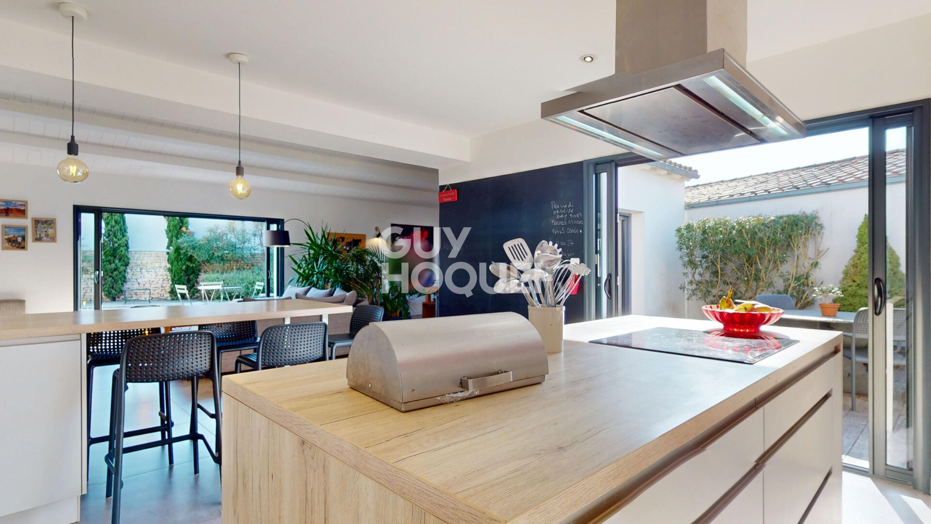 Maison d'Exception à Vendre à Sainte-Marie-de-Ré - 7 Pièces, 215 m², 5 Chambres