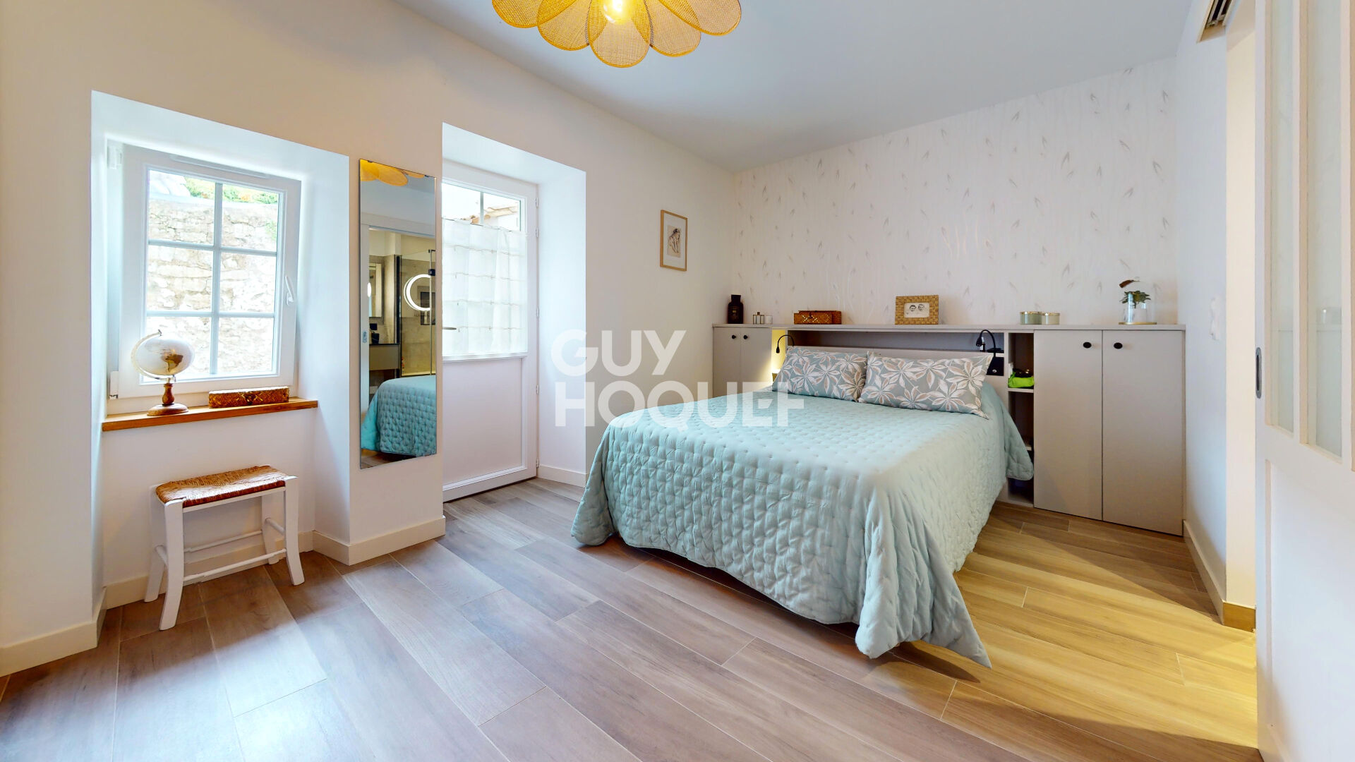 Adresse d'exception au coeur d'Ars, maison rénovée avec garage et cour intimiste