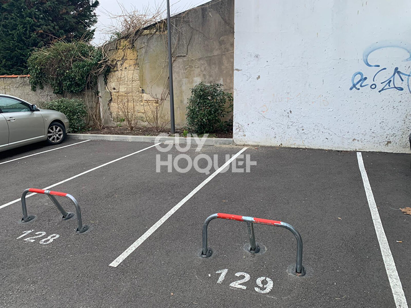 7 PLACES DE PARKING