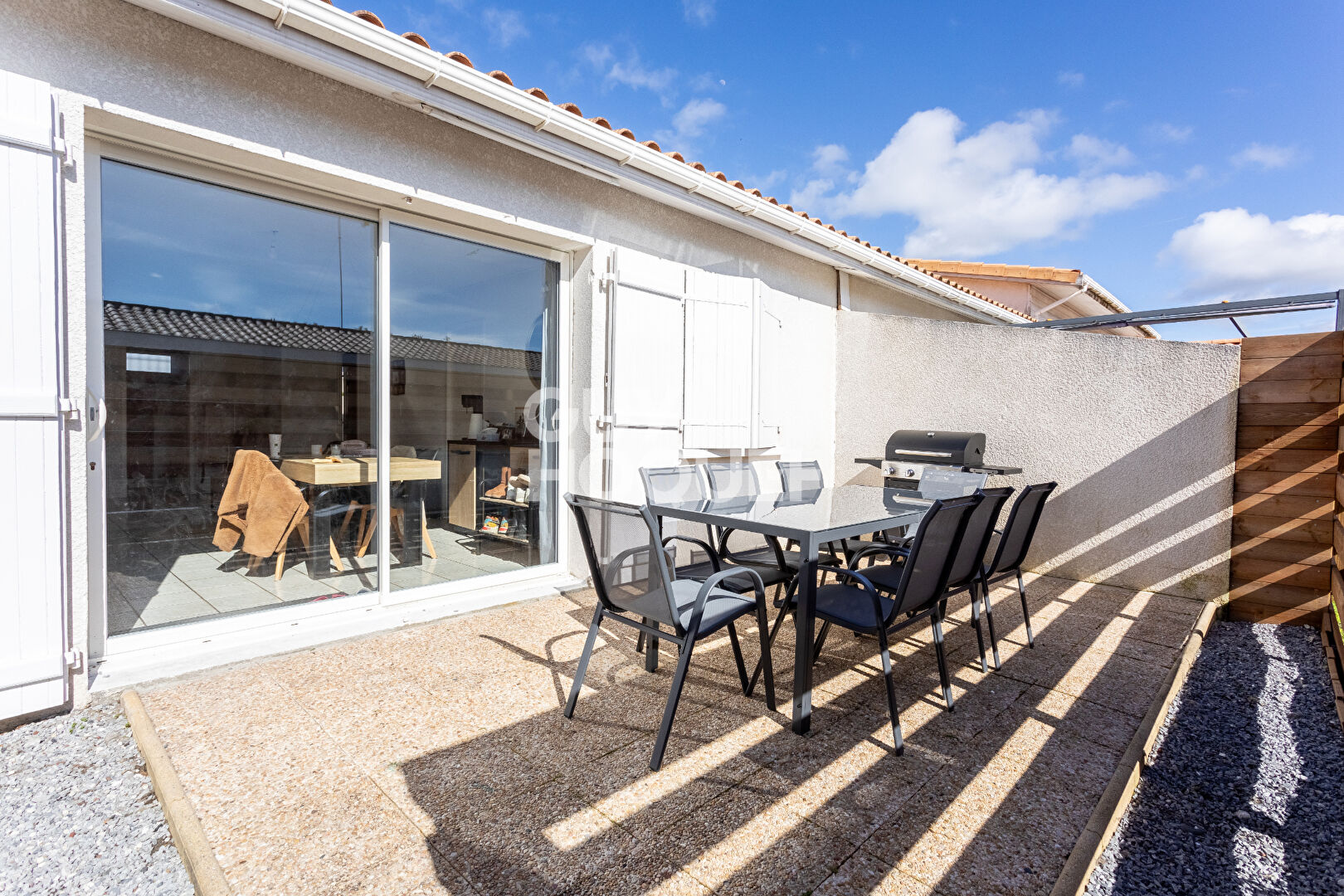 Charmante maison de plain-pied avec jardin, garage et terrasse ? dans petite copropriété
