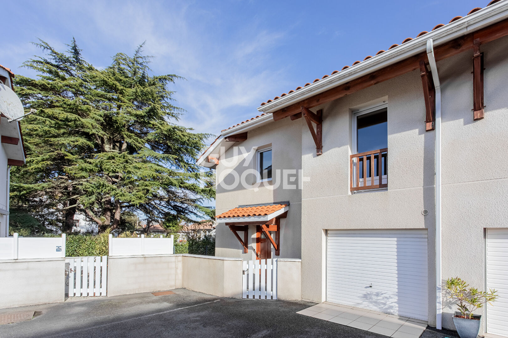 Maison de ville avec jardinet, rare à la vente !