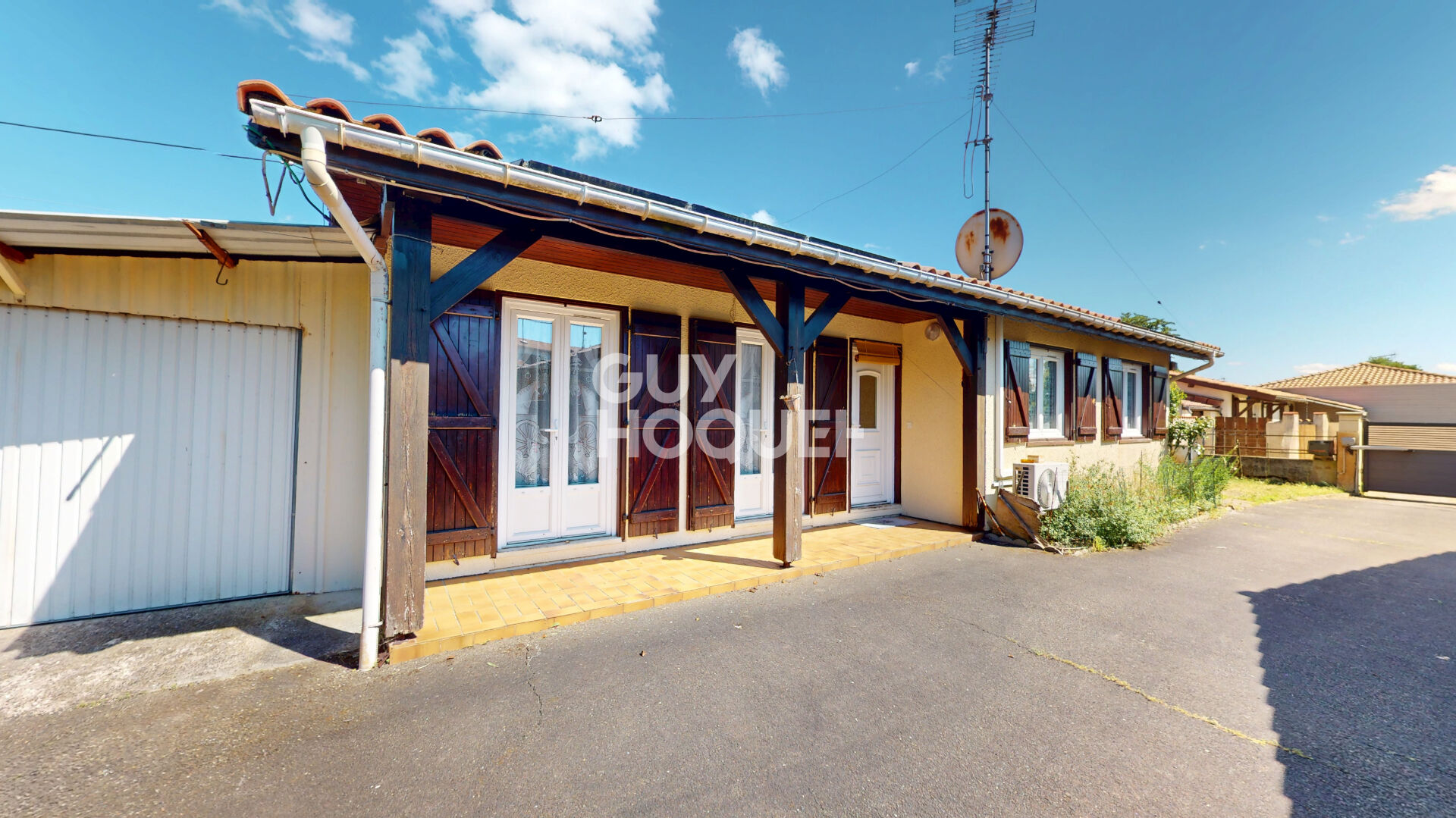 Maison trois chambres avec garage et carport
