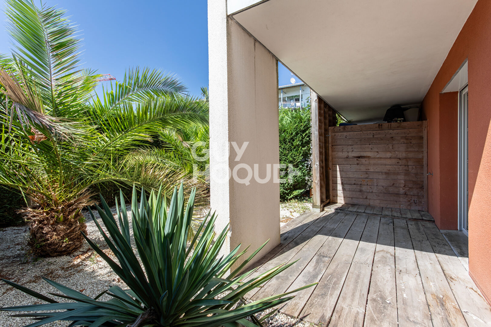 Appartement T2 avec jardin privatif dans résidence sécurisée avec piscine