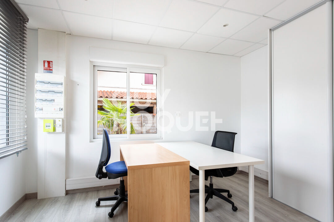 À  VENDRE ! LOCAL COMMERCIAL DE CHARME, IDÉALEMENT SITUÉ