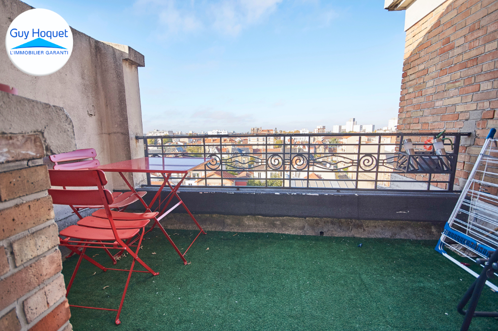 Colombes - Les Vallées -  Studio de 30 m2 dernier étage avec ascenceur et balcon!