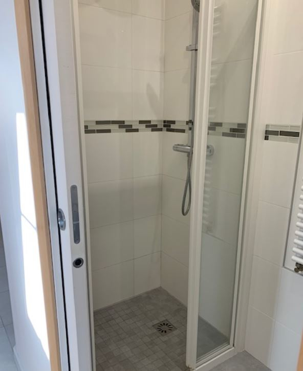 ASNIERES/  secteur BAC    2 P. 42.61M²  1050 