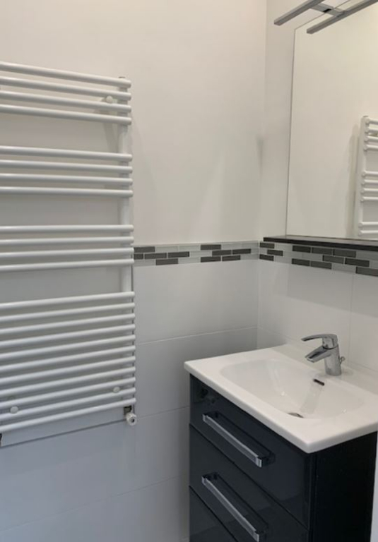 ASNIERES/  secteur BAC    2 P. 42.61M²  1050 