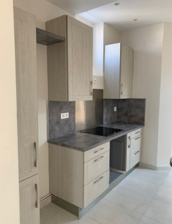 ASNIERES/  secteur BAC    2 P. 42.61M²  1050 