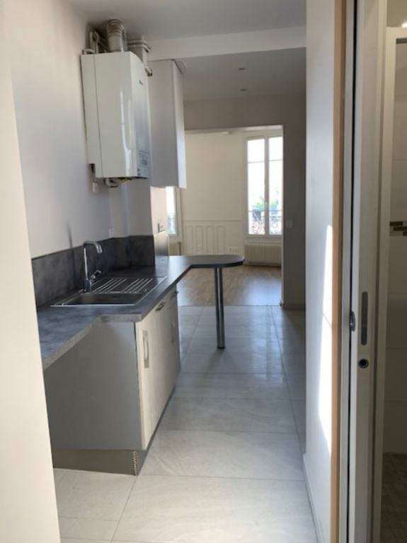 ASNIERES/  secteur BAC    2 P. 42.61M²  1050 