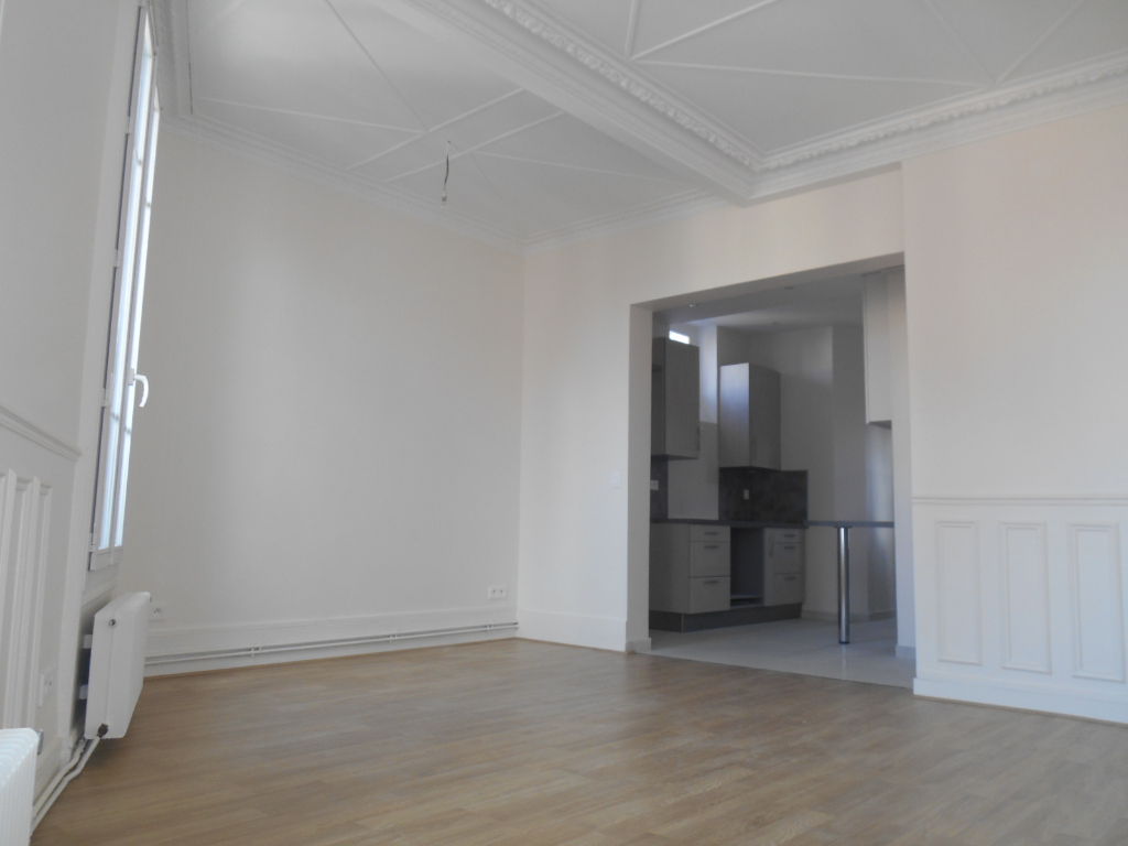 ASNIERES/  secteur BAC    2 P. 42.61M²  1050 