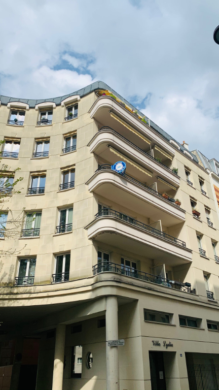 BOIS COLOMBES / Appartement 4 P.92 m²  Balcon, cave et 2 parkings