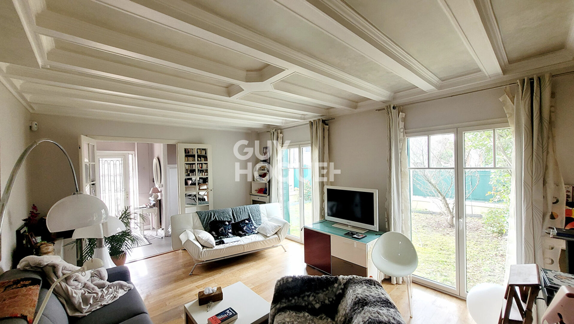 BOIS COLOMBES/   MAISON 134 M²  PARCELLE 998 M²  GARAGE  et  ATELIER