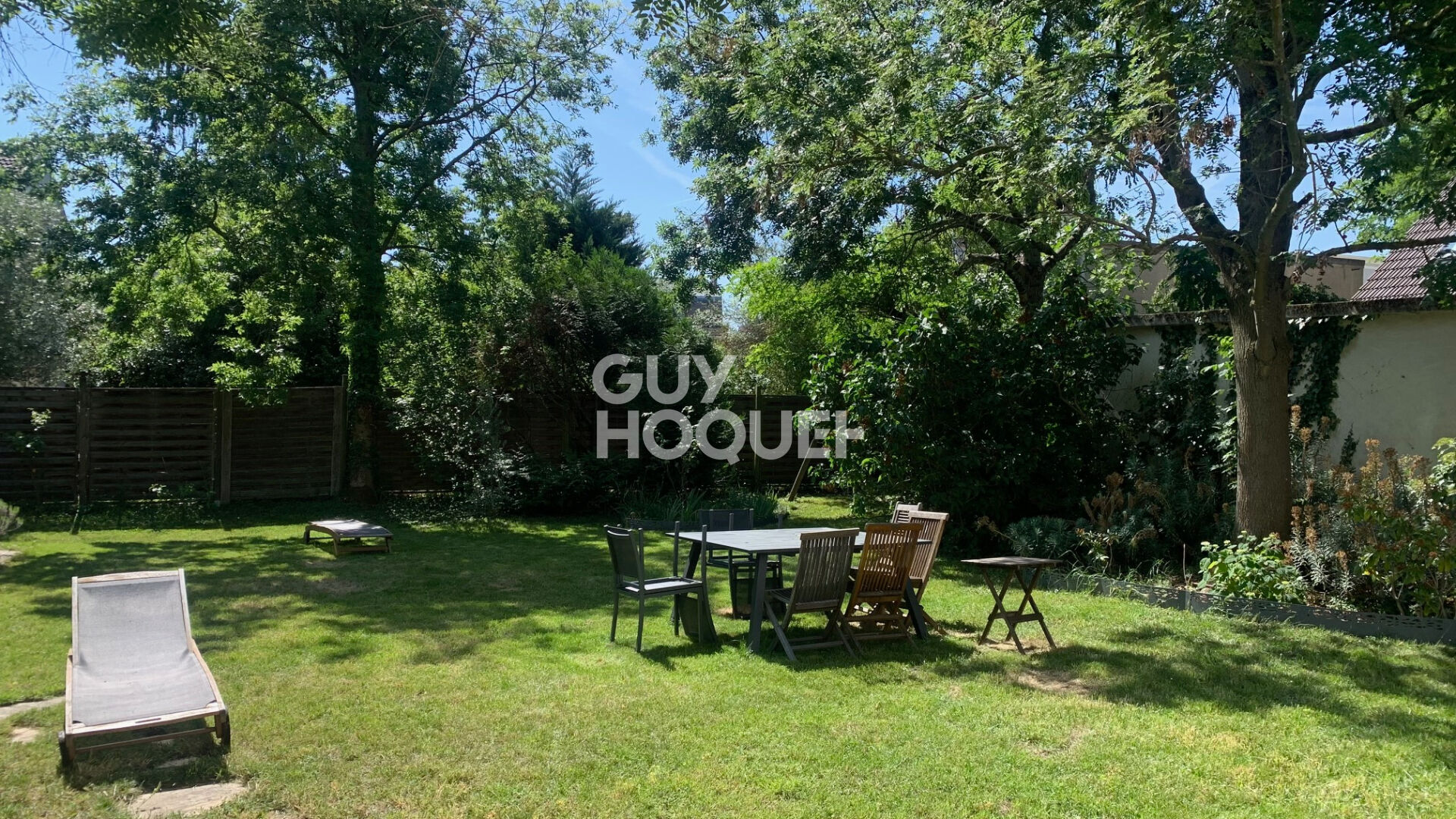 BOIS COLOMBES/   MAISON 134 M²  PARCELLE 998 M²  GARAGE  et  ATELIER