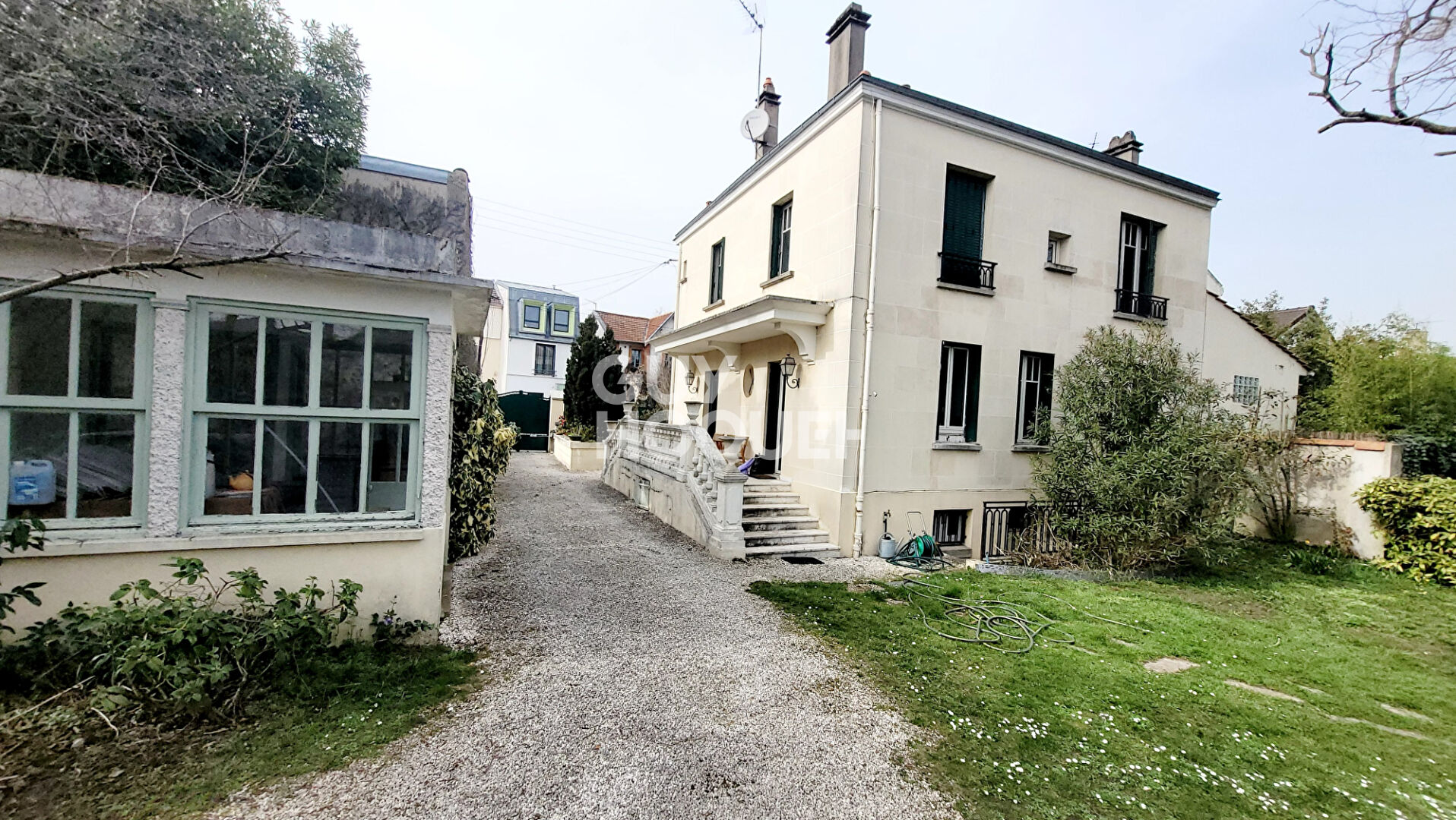 BOIS COLOMBES/   MAISON 134 M²  PARCELLE 998 M²  GARAGE  et  ATELIER