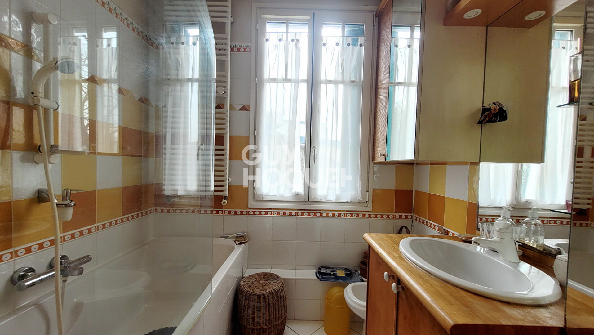 BOIS COLOMBES/   MAISON 134 M²  PARCELLE 998 M²  GARAGE  et  ATELIER