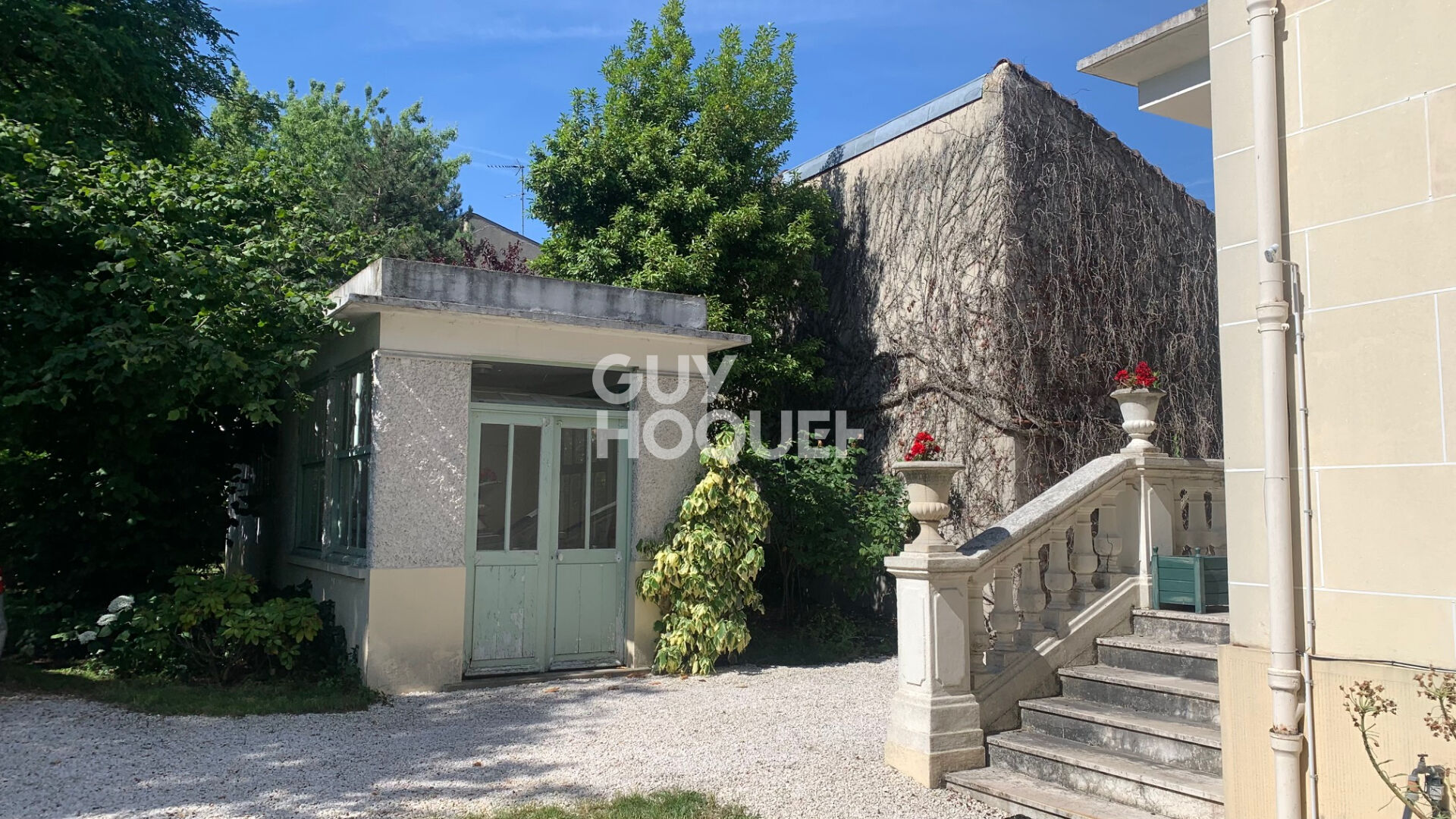 BOIS COLOMBES/   MAISON 134 M²  PARCELLE 998 M²  GARAGE  et  ATELIER