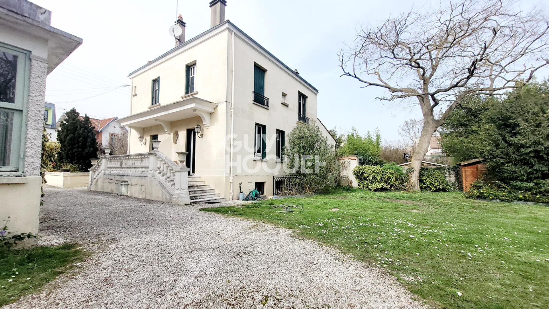 BOIS COLOMBES/   MAISON 134 M²  PARCELLE 998 M²  GARAGE  et  ATELIER