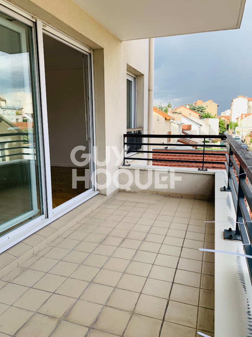 COLOMBES/ Tramway T2 Jacqueline Auriol    3 P 68.67 M²  TERRASSE ET PARKING