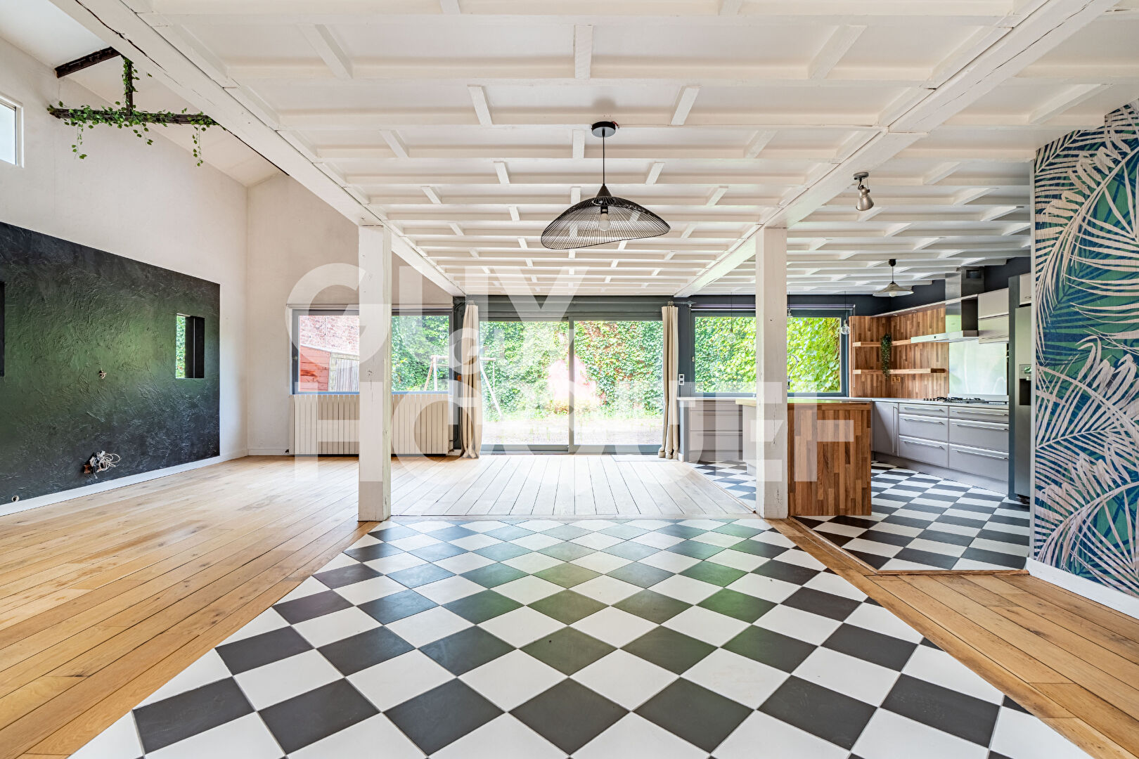 COLOMBES LES VALLÉES - LOFT 262M2 - COUR DE 90M2 et PARKING.