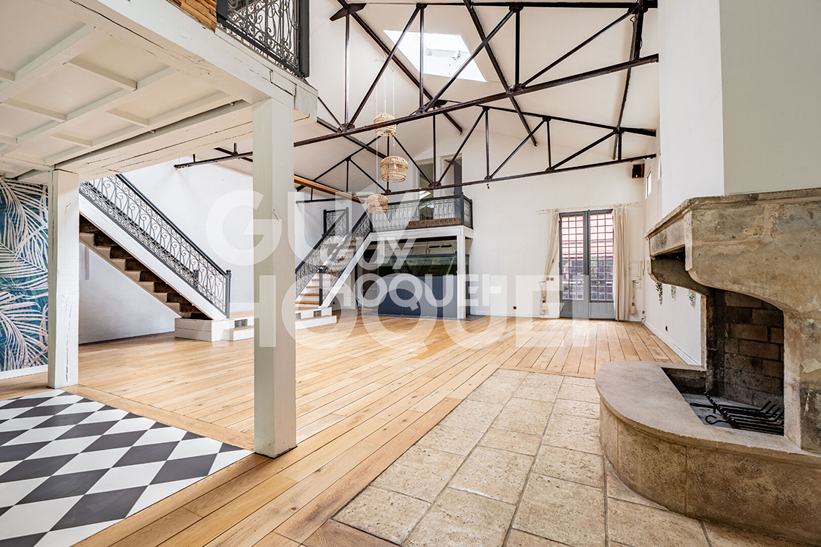 COLOMBES LES VALLÉES - LOFT 262M2 - COUR DE 90M2 et PARKING.