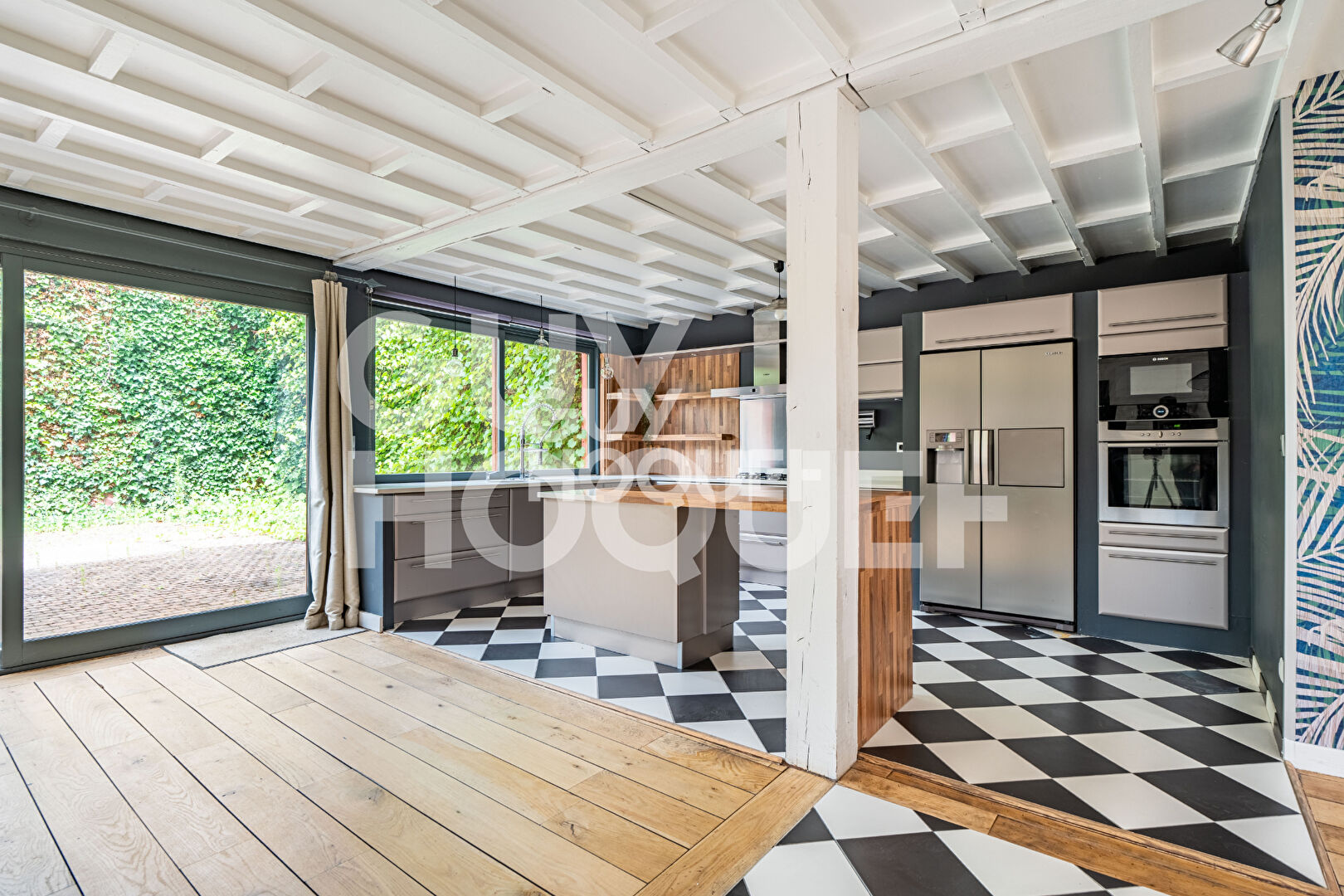 COLOMBES LES VALLÉES - LOFT 262M2 - COUR DE 90M2 et PARKING.