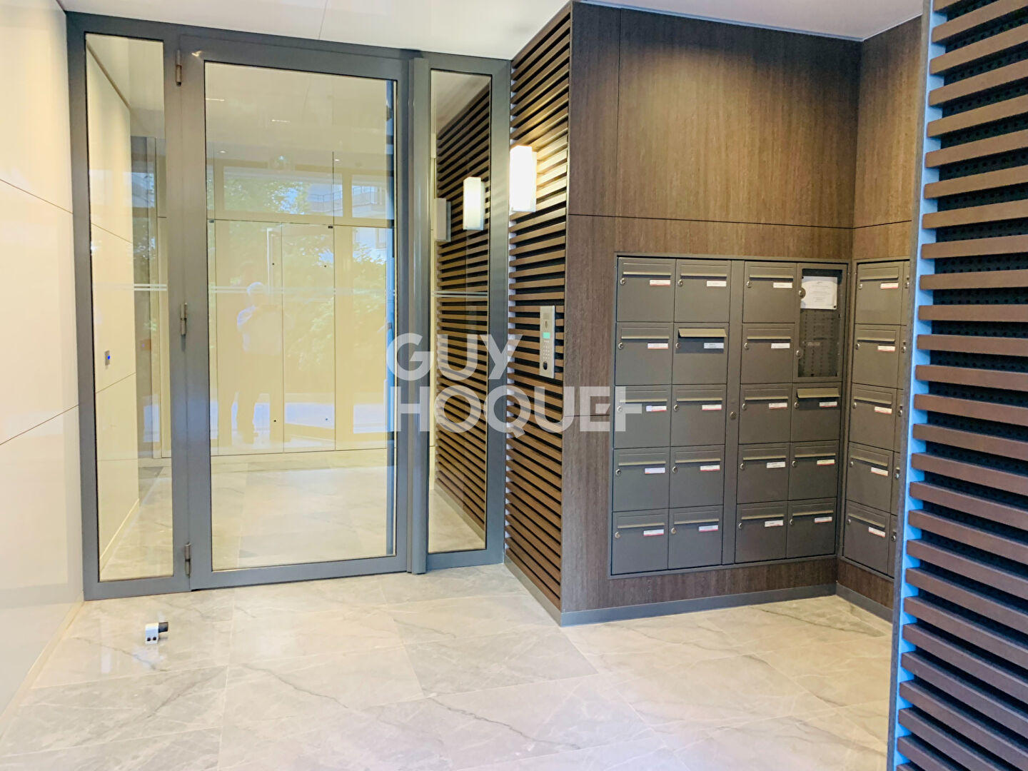 BOIS COLOMBES/ BECON les BRUYERES . 2 P. 41.47 m2  TERRASSE ET PK