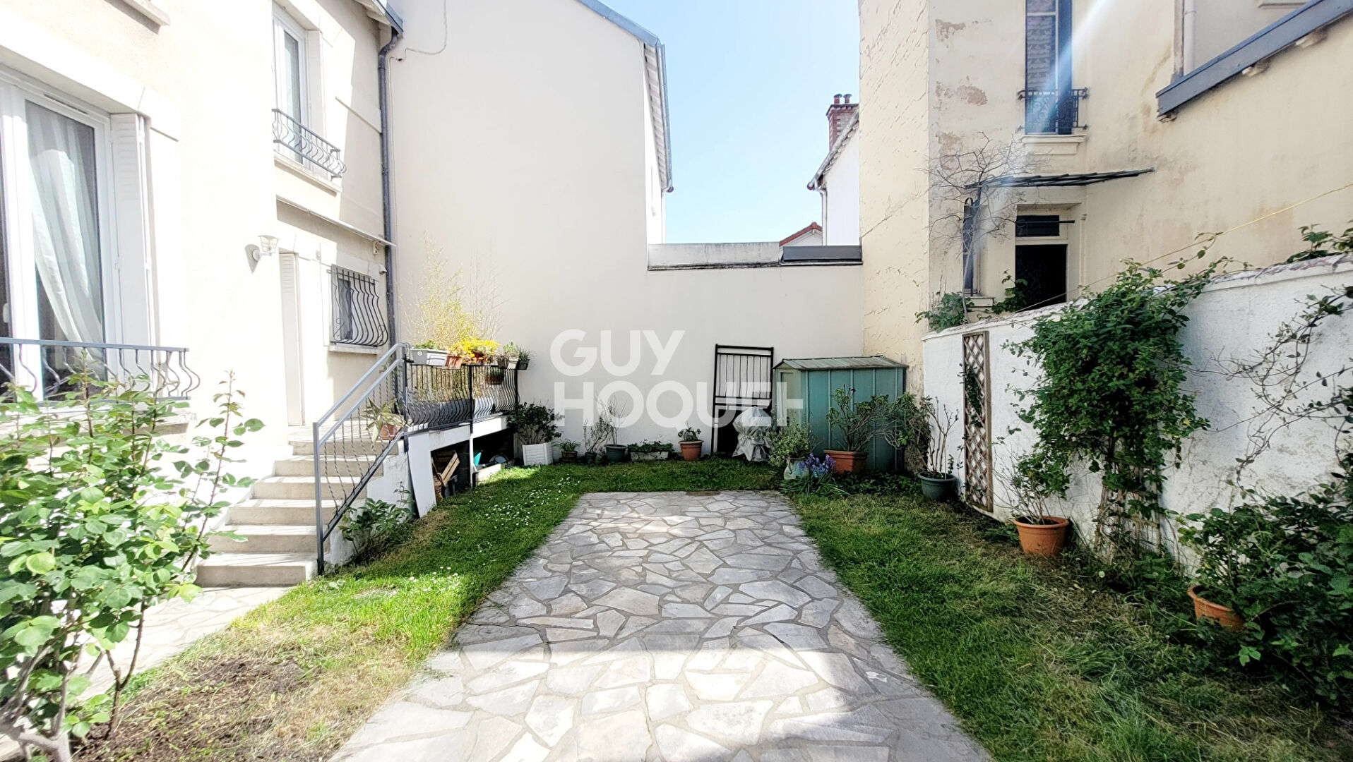 BOIS COLOMBES/ MAISON 4 P. 80 M² COUR