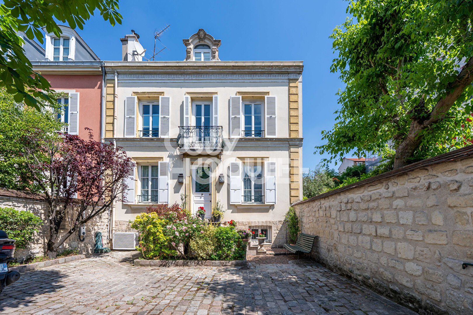 MAISON  184 M²  8 PIÈCES. 6 CHAMBRES