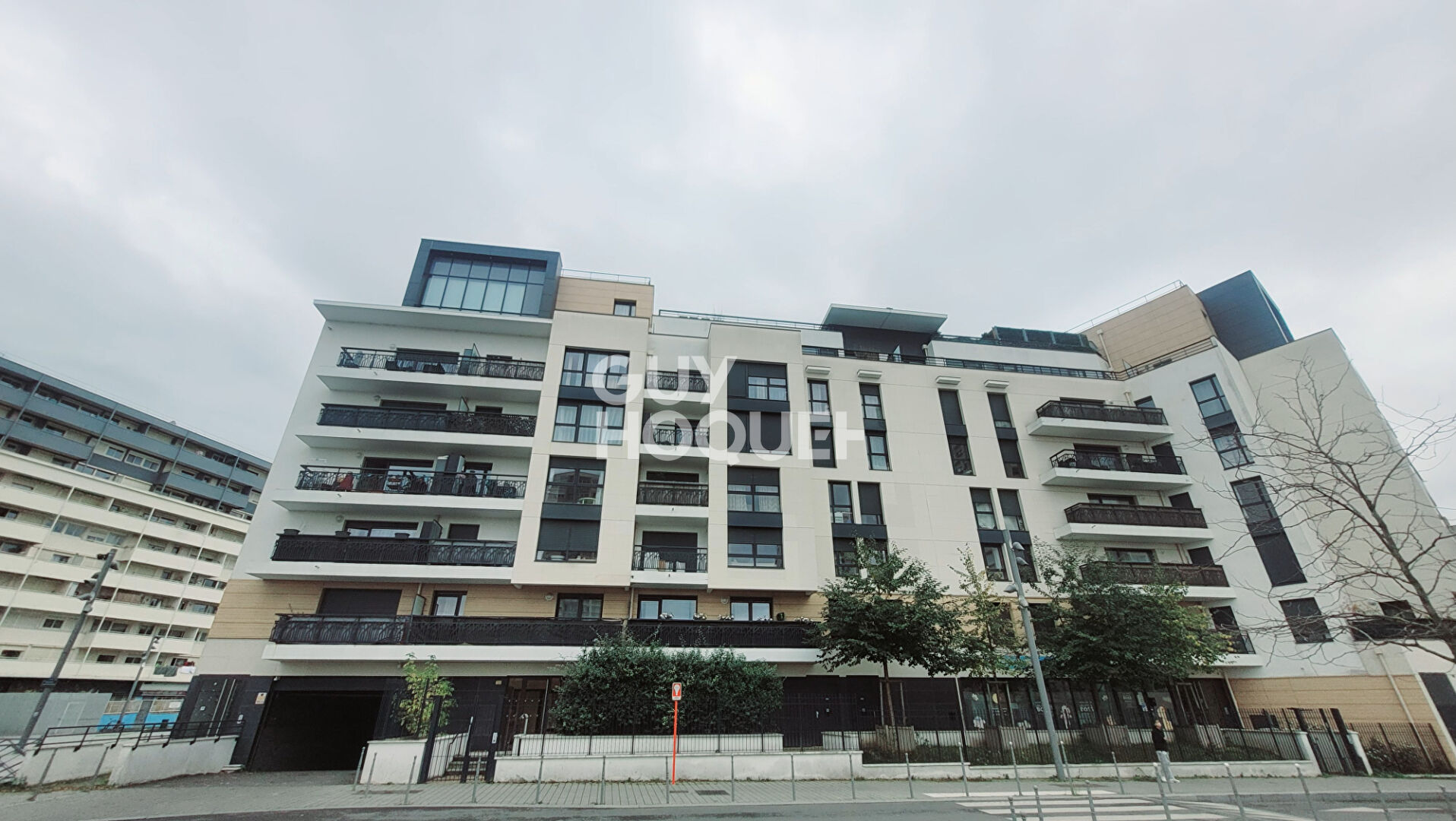 COLOMBES-F2 45m² Gare du Stade (Ligne J) - 15 min de Paris Saint Lazare  - Tram T1