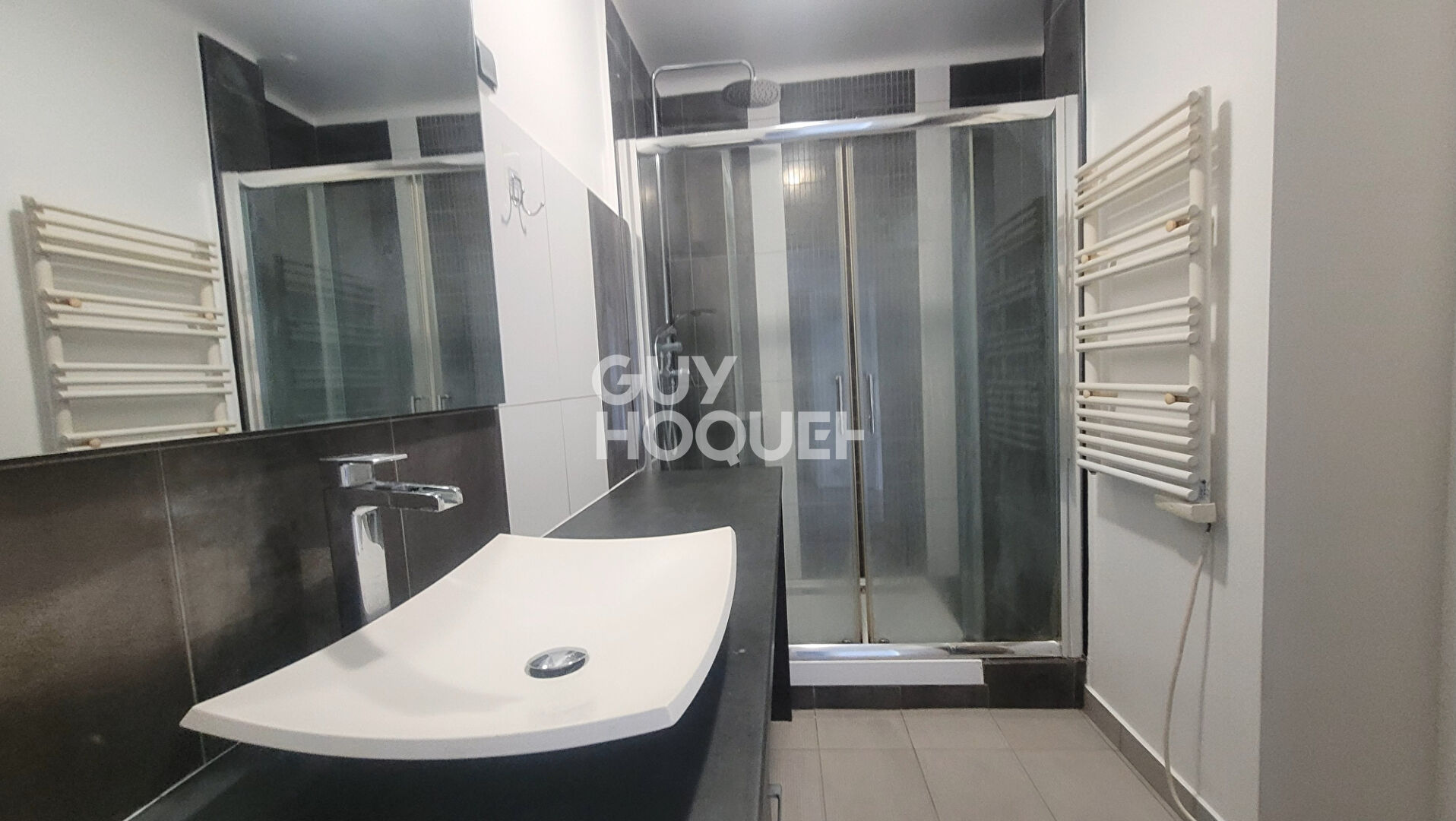 BOIS COLOMBES, MAIRIE/ 3 P. 57,50 m²  avec BALCON