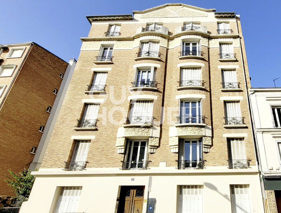 BOIS COLOMBES/MAIRIE  - 2 PIECES 45 M² (10 min Paris St Lazarre)