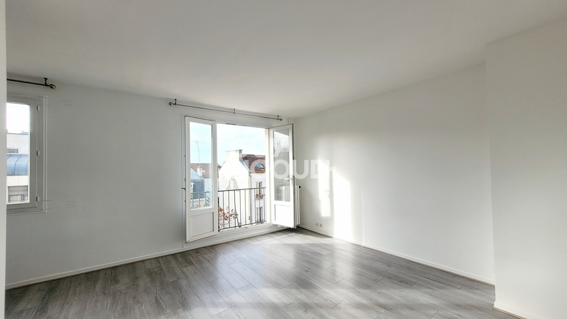 BOIS COLOMBES, MAIRIE/ 3 P. 57,50 m²  avec BALCON