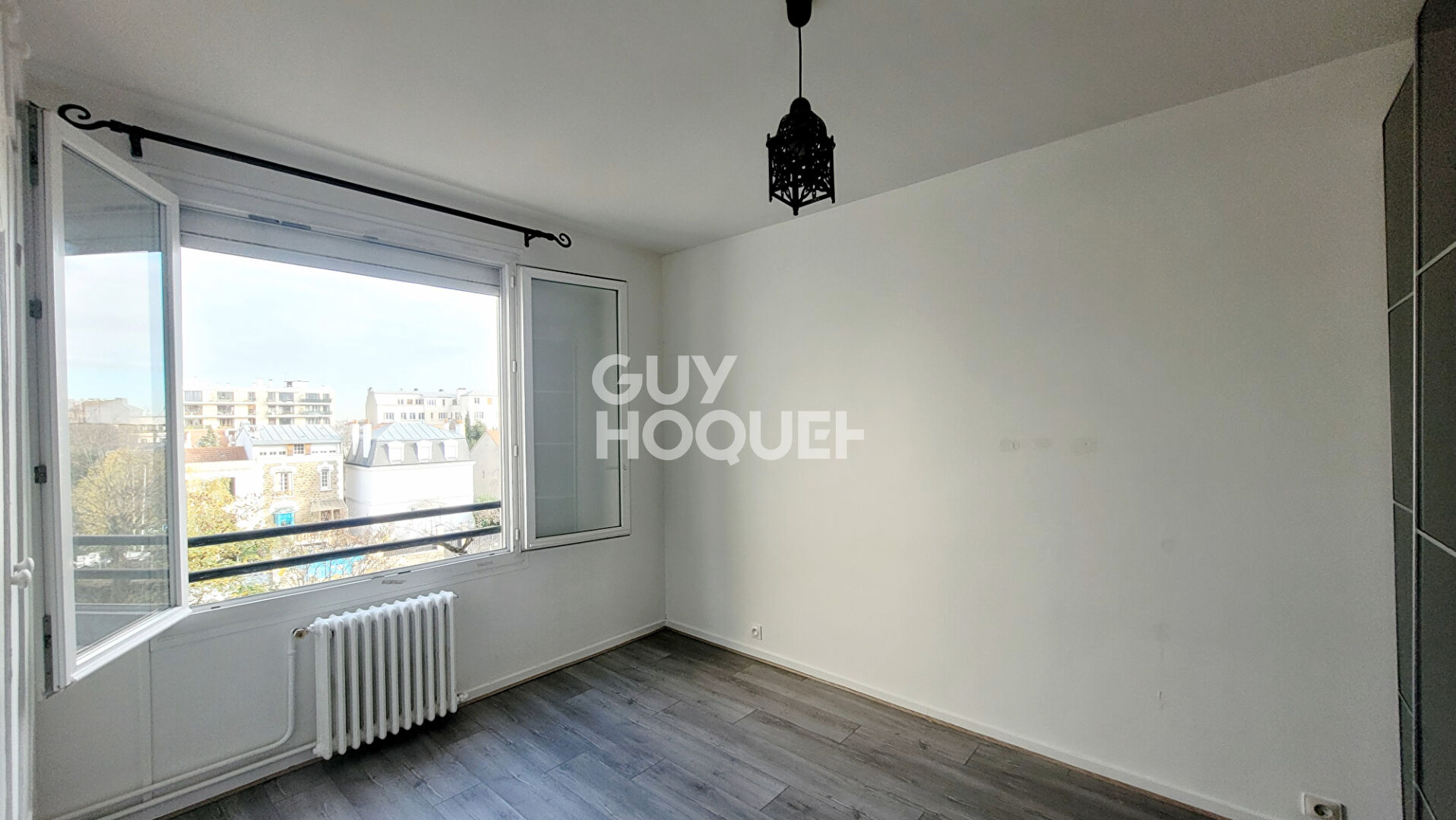 BOIS COLOMBES, MAIRIE/ 3 P. 57,50 m²  avec BALCON
