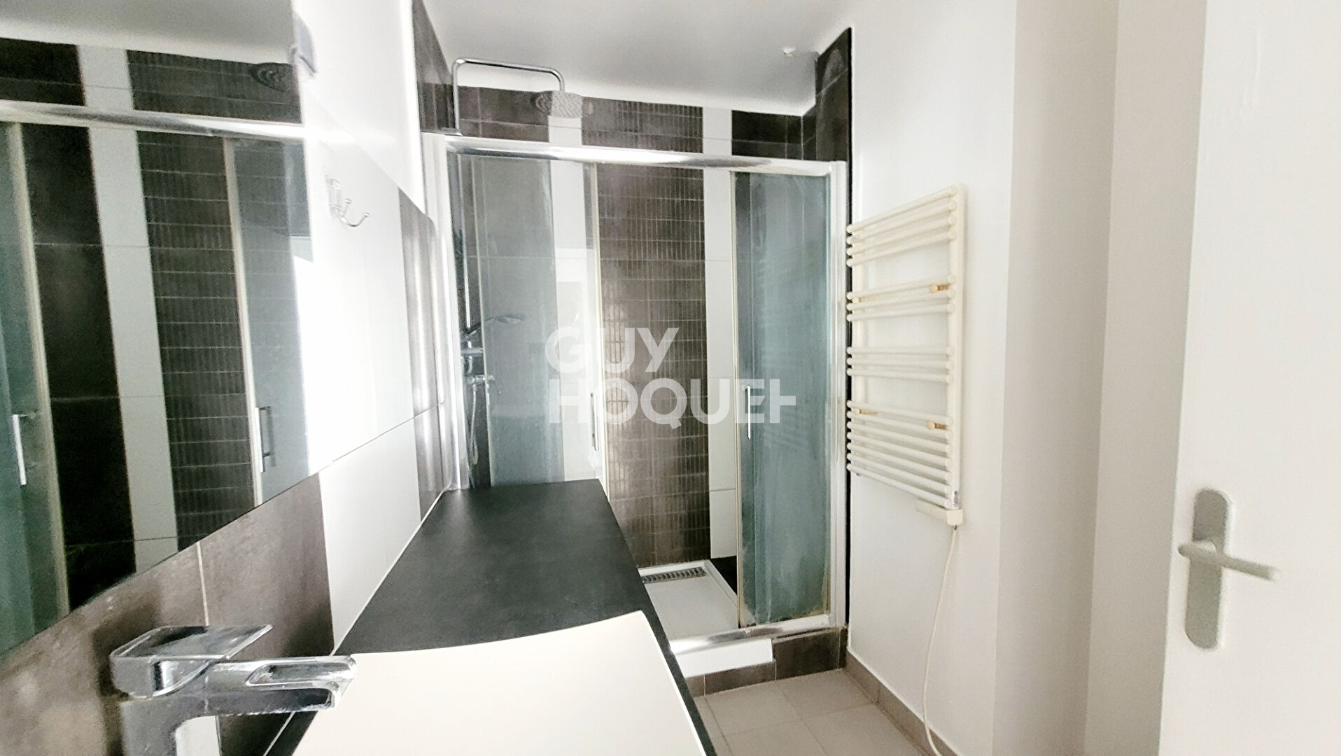 BOIS COLOMBES, MAIRIE/ 3 P. 57,50 m²  avec BALCON