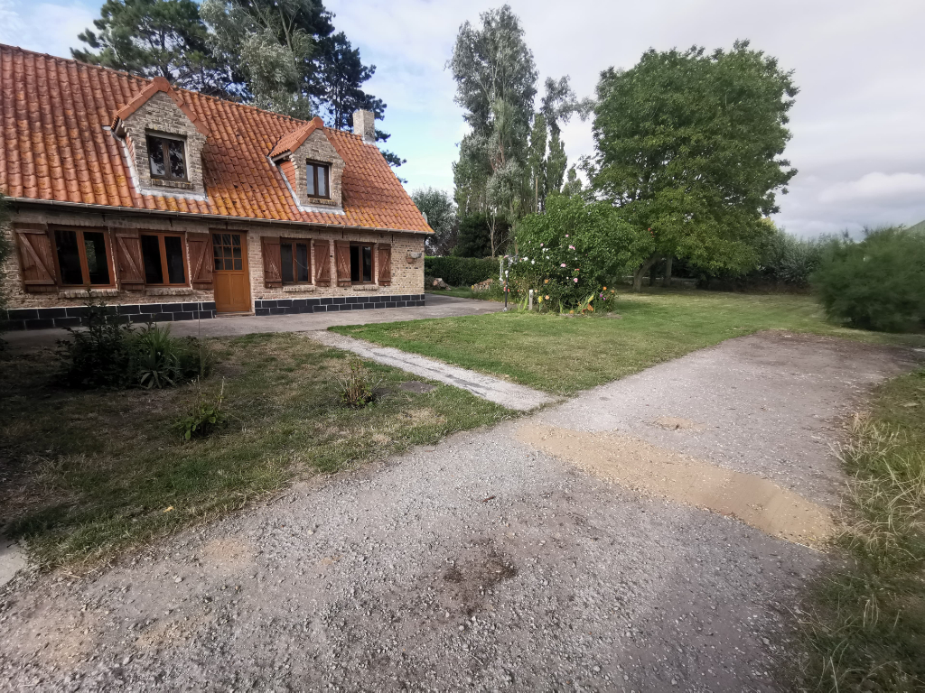 Maison 5 pièces d'une surface habitable de 90 m² à vendre à SAINT PIERRE BROUCK (59630).