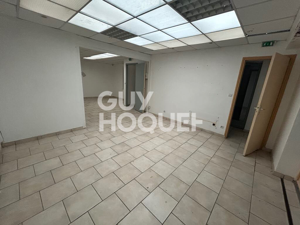 LOCAL COMMERCIAL DE 300 M² EN CENTRE-VILLE ! !!