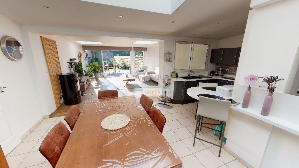 Maison - 3 chambres - Bureau - Jardin - Garage.