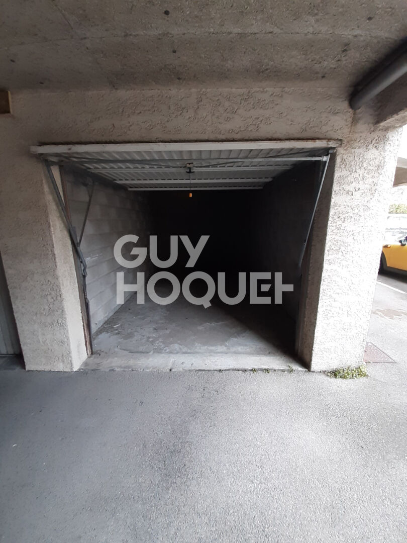 Garage situé rue des poilus