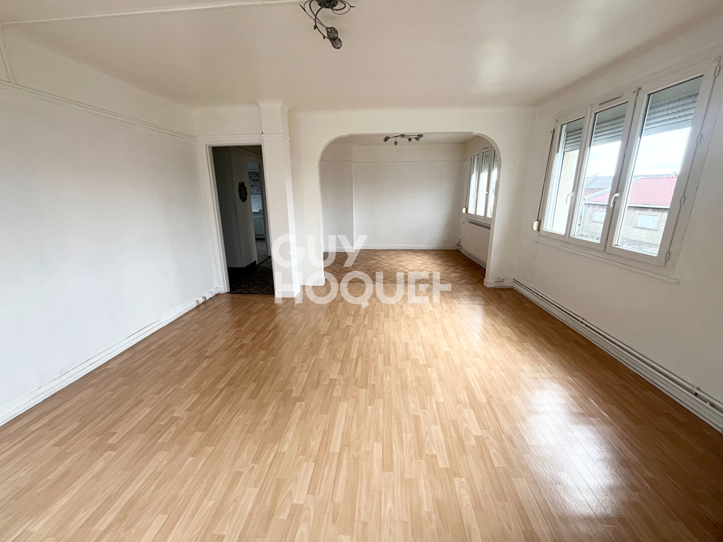 CALAIS : appartement de 4 pièces (100 m²) à louer